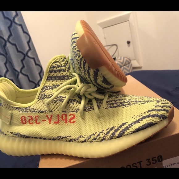 Yeezy 350 Semi Frozen Yellow - Picture 2 of 3